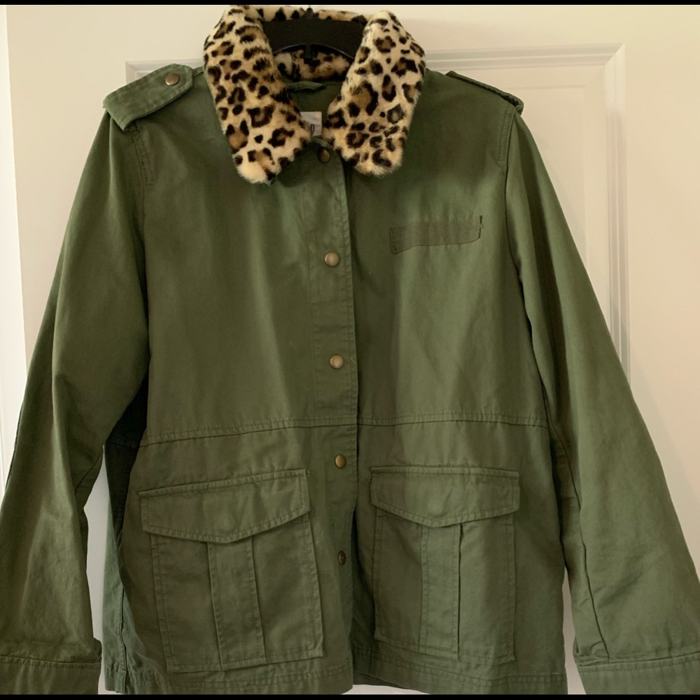 Gap utility jacket with removable faux leopard collar